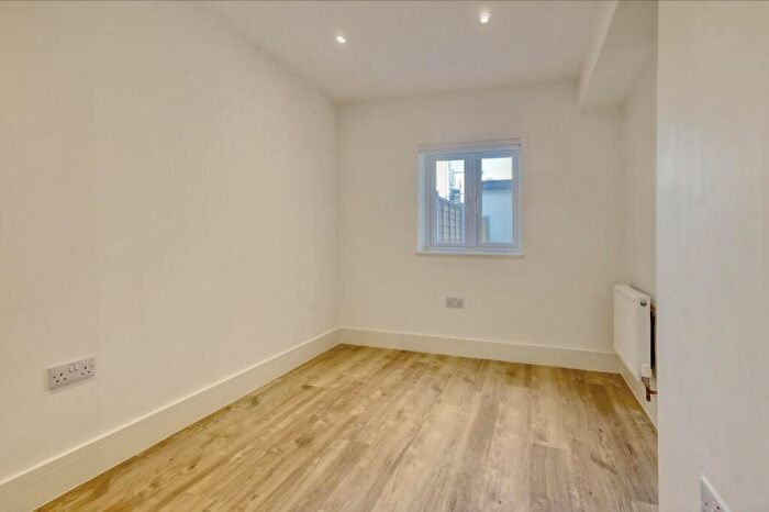 2 Bedroom Apartment To Rent In - Westcliff Avenue, Westcliff-on-Sea, SS0