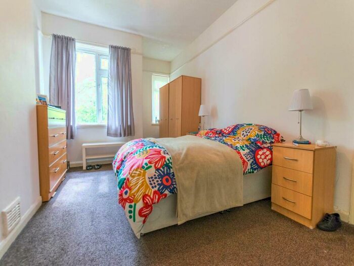 2 Bedroom Flat For Sale In Leckwith Road, Cardiff, South Glamorgan, CF11