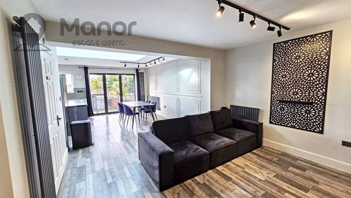 4 Bedroom Semi Detached Bungalow To Rent In Geoffrey Avenue, Harold Wood, RM3