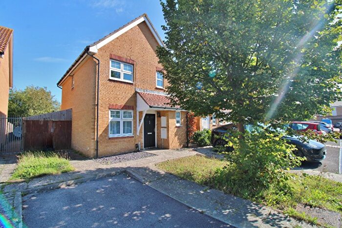 4 Bedroom End Of Terrace House For Sale In Bracken Close, Lee-On-The-Solent, PO13
