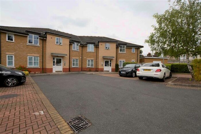 2 Bedroom Flat To Rent In Sangam Close, Southall, Middlesex, UB2