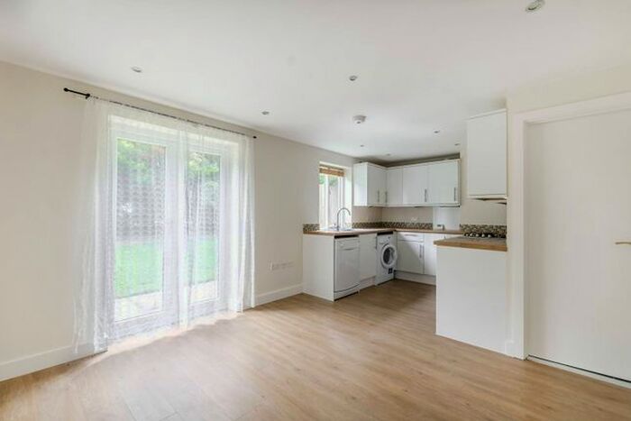 1 Bedroom Flat To Rent In Albemarle Road, Beckenham, BR3