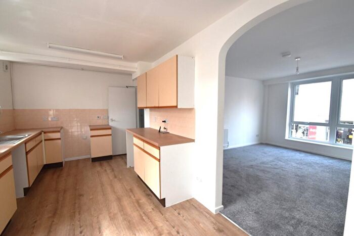 3 Bedroom Flat To Rent In Fore Street, Tiverton, Devon, EX16