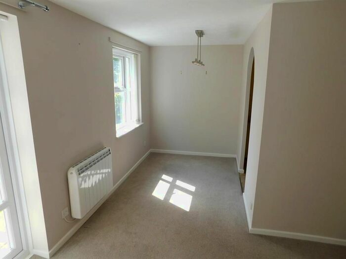 2 Bedroom Flat To Rent In Chathill Close, Whitley Bay, NE25