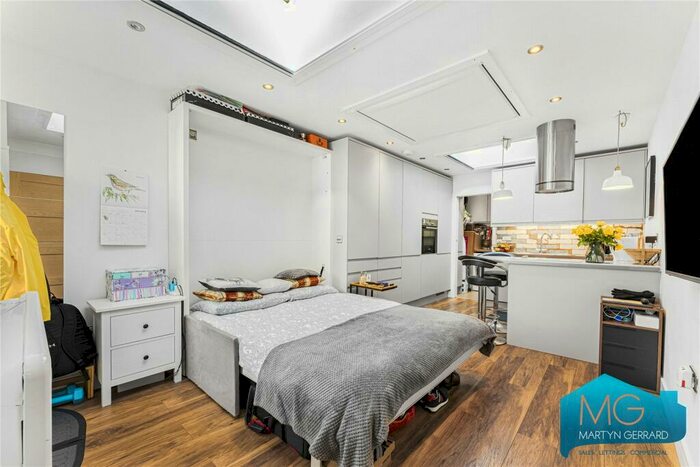 Apartment For Sale In Ringslade Road, London, N22