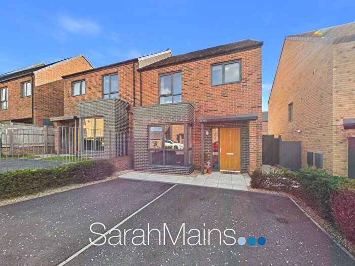 3 Bedroom Semi-Detached House For Sale In Birch Crescent, Birtley, DH3