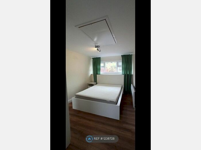 3 Bedroom Semi-Detached House To Rent In Jubilee Court, Gateshead NE8