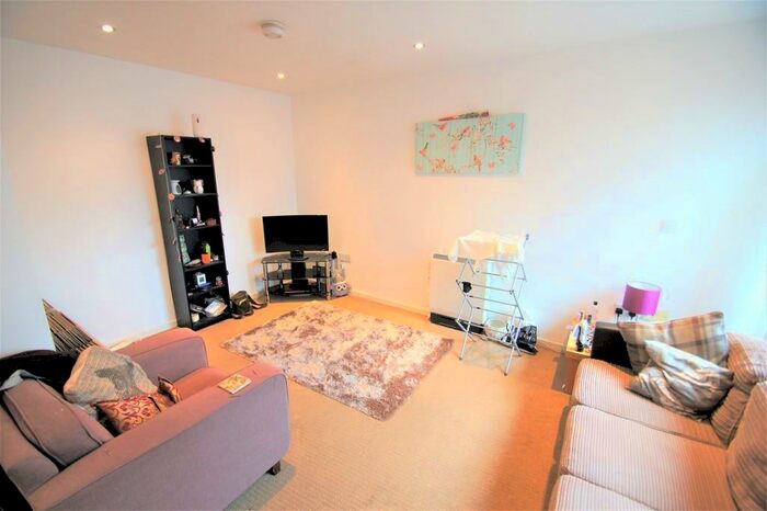 1 Bedroom Apartment To Rent In The Citadel, Manchester, M4