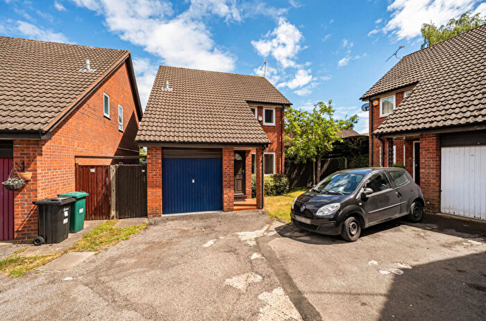 3 Bedroom Detached House For Sale In Beaconsfield Way, Earley, Reading, RG6