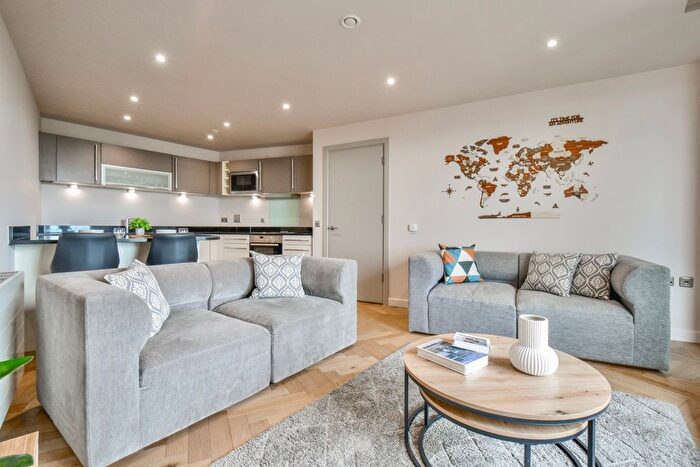 2 Bedroom Flat To Rent In Wharf Approach, Leeds, LS1