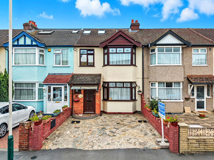 4 Bedroom Terraced House For Sale In Crowlands Avenue, Romford, RM7