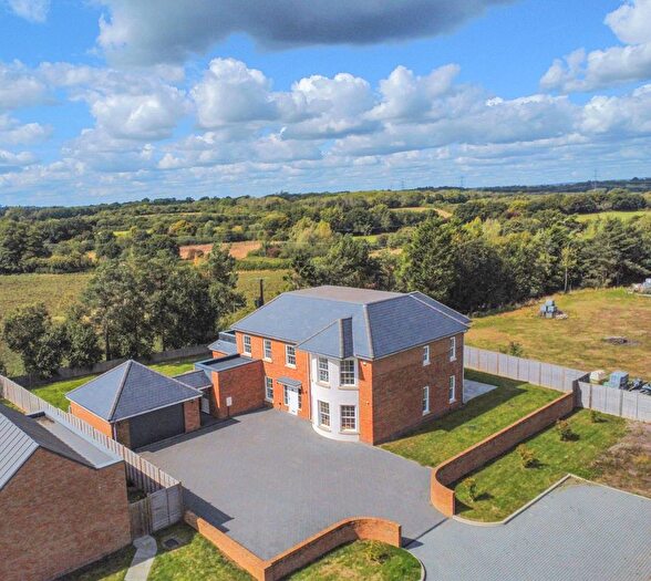 4 Bedroom Detached House For Sale In Oakview Place, Worth Farm, TN22