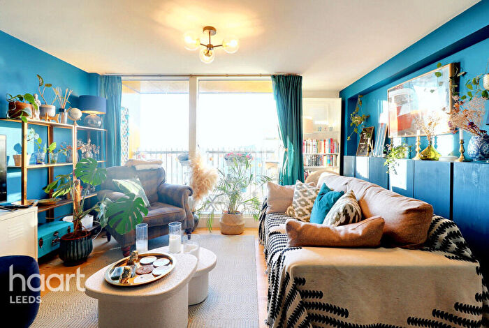 2 Bedroom Apartment For Sale In The Avenue, Leeds, LS9