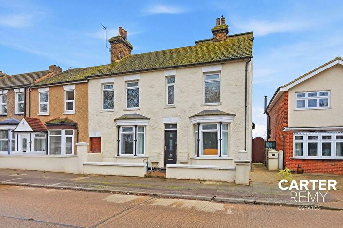 2 Bedroom Maisonette For Sale In Malvern Way, Grays, RM17