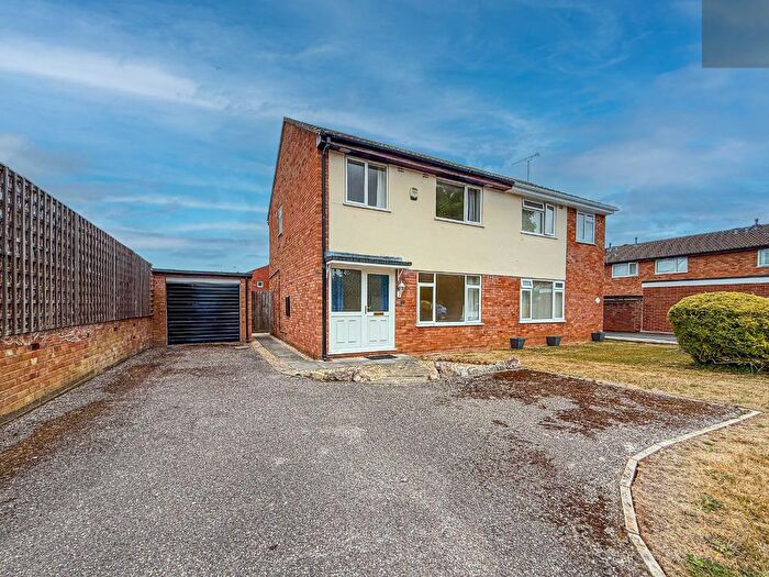 3 Bedroom Semi-Detached House To Rent In Queensway, Taunton, TA1