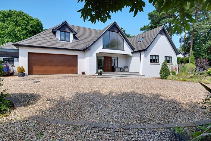 4 Bedroom Detached House For Sale In Avon Avenue, Ringwood, BH24