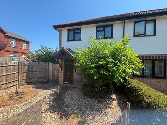3 Bedroom Semi-Detached House For Sale In Thirlmere Close, Bordon, GU35