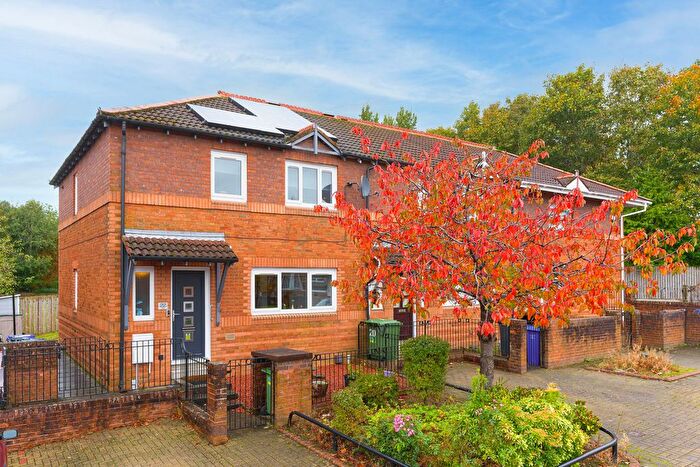 3 Bedroom End Of Terrace House For Sale In Castlelaw Gardens, Springboig, G32