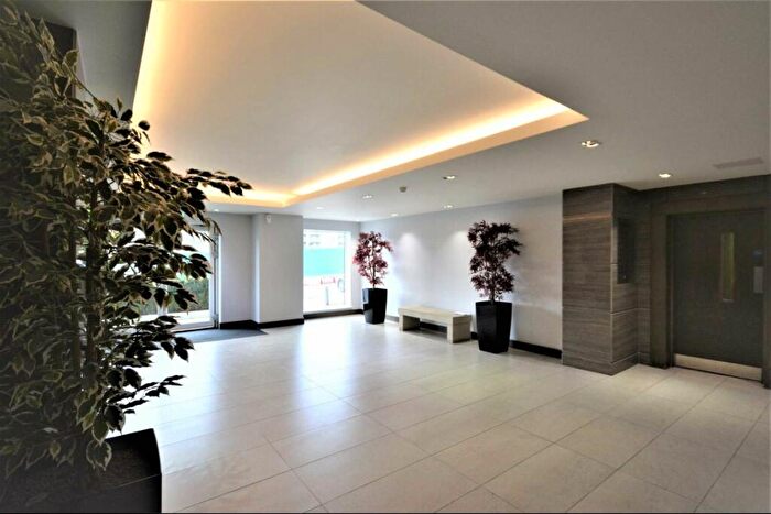 5 Bedroom Flat To Rent In East Drive, London, NW9