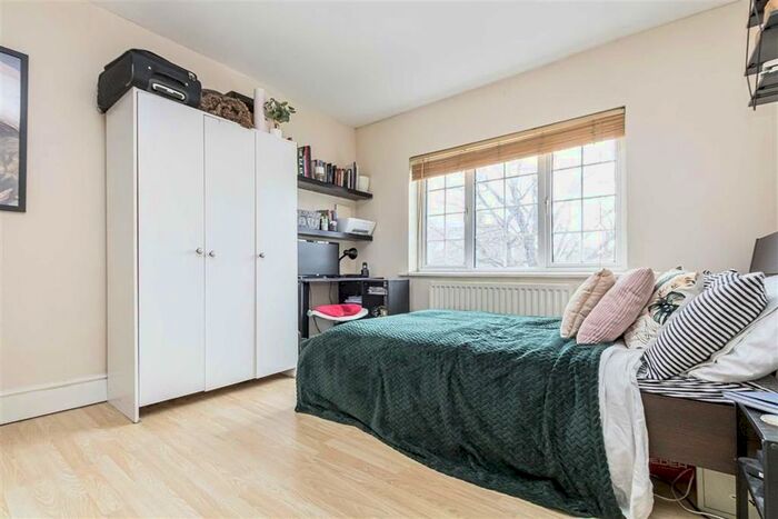 Studio To Rent In Clonmel Road, Teddington, TW11