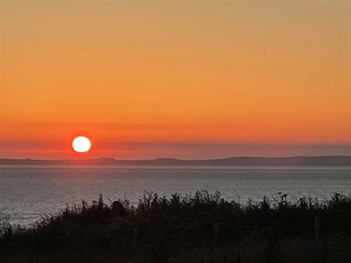 6 Bedroom Detached House For Sale In Broad Haven, Haverfordwest, SA62