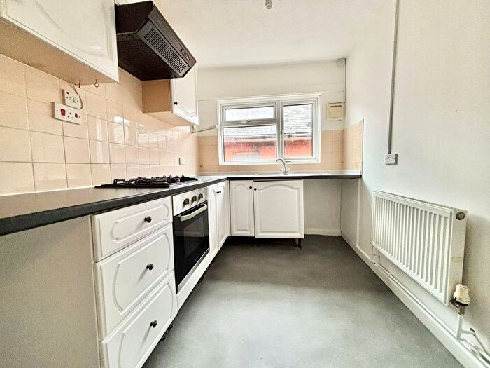 2 Bedroom Maisonette To Rent In Ash Tree Road, Southampton, SO18