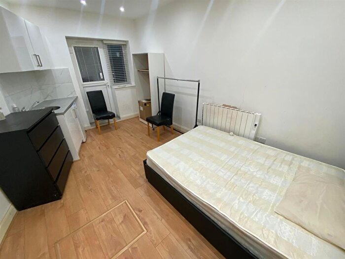 Studio To Rent In Boundfield Road, London, SE6