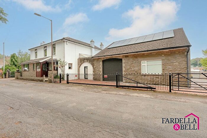 3 Bedroom Detached House For Sale In Cemetery Lane, Burnley, BB11