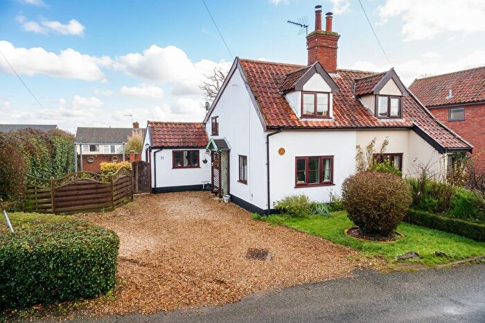 2 Bedroom Semi Detached House For Sale In School Lane, Harleston, IP20