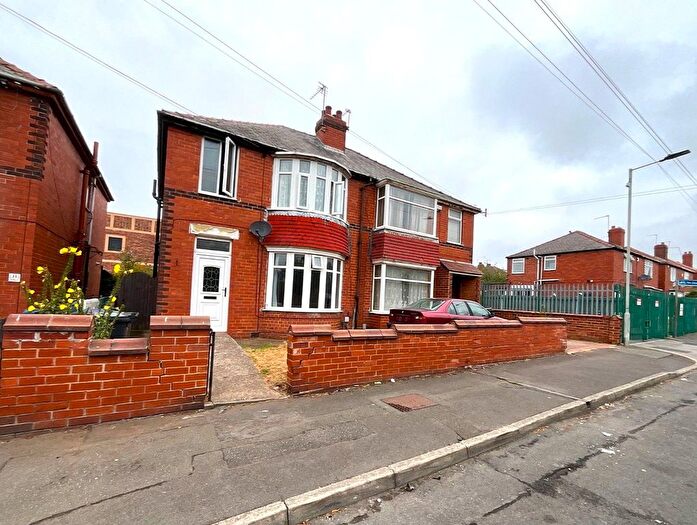 3 Bedroom Semi-Detached House To Rent In Thoresby Avenue, Doncaster, DN4