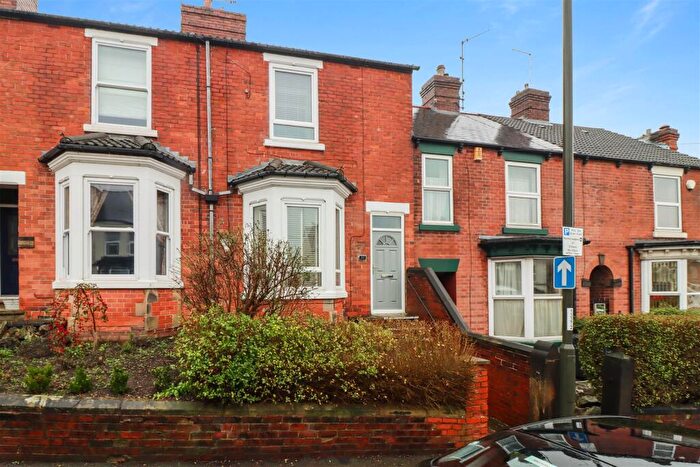 3 Bedroom Terraced House For Sale In Clarence Road, Chesterfield, S40