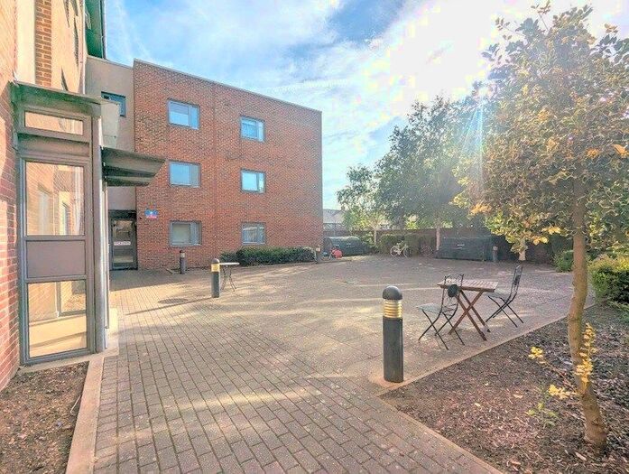 1 Bedroom Flat For Sale In New Road, Bedfont, Feltham, TW14