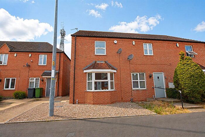 2 Bedroom End Of Terrace House For Sale In Danes Close, Grimsby, DN32