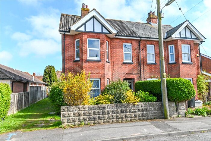 2 Bedroom Apartment For Sale In Compton Road, New Milton, Hampshire, BH25