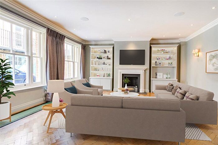 4 Bedroom Mews To Rent In Walham Yard, Fulham, SW6