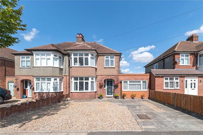 4 Bedroom Semi Detached House For Sale In St. Martins Avenue, Luton, Bedfordshire, LU2