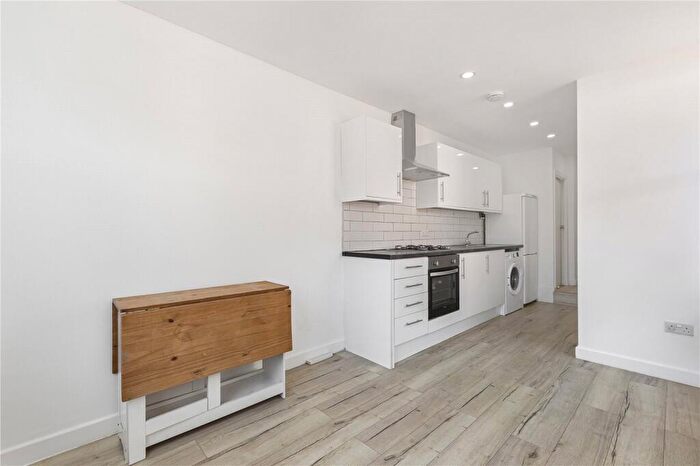 2 Bedroom Apartment To Rent In Glenarm Road, Clapton, Hackney, London, E5