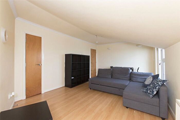 2 Bedroom Flat To Rent In Gilmerton Road, Edinburgh, EH17
