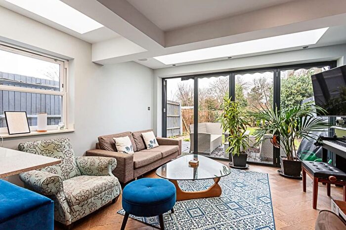 1 Bedroom Flat To Rent In A Robinson Road, London, SW17