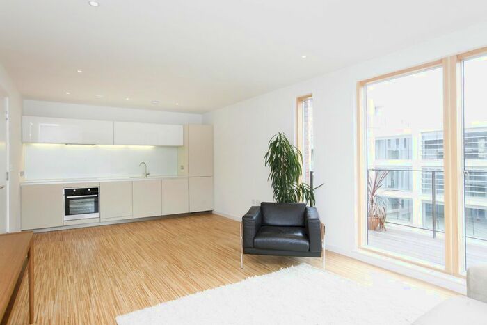 2 Bedroom Flat To Rent In Wingate Square, London, SW4