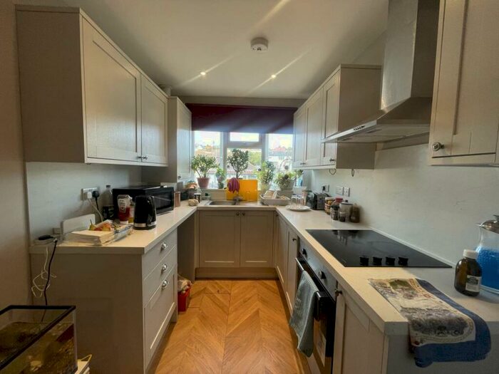 2 Bedroom Flat To Rent In Valley Road, Portslade, Brighton, BN41