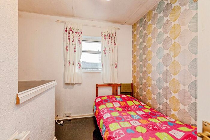 3 Bedroom Semi-Detached House For Sale In Machin Road, Bristol, BS10 - Photo 8