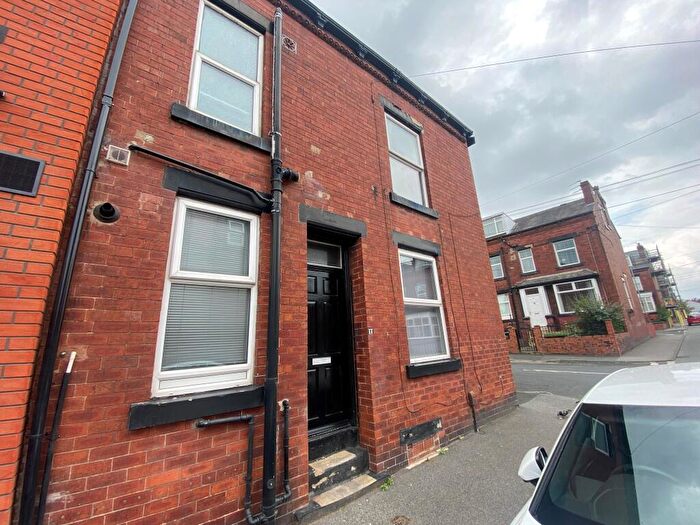 2 Bedroom House To Rent In Crosby Street, Leeds, LS11