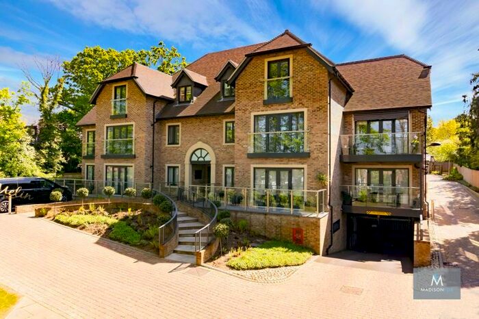 2 Bedroom Flat To Rent In Key West Court, High Road, Chigwell, IG7