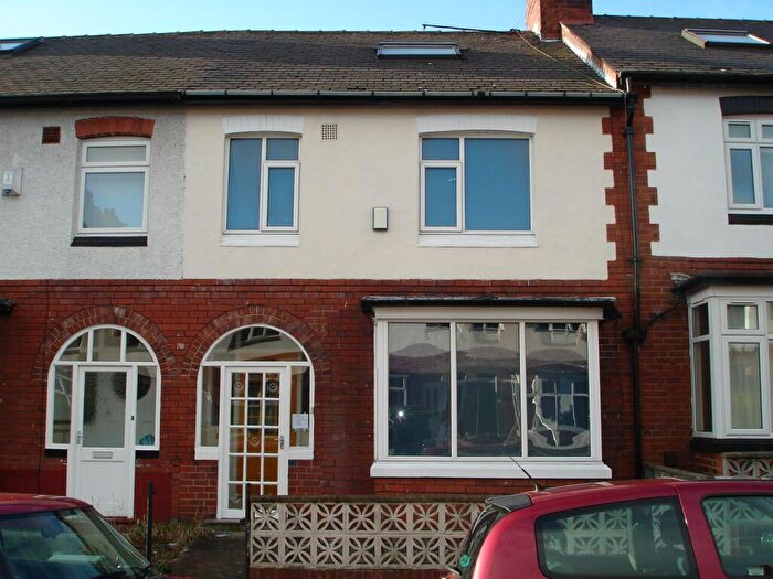 4 Bedroom House To Rent In Estcourt Avenue, Leeds, LS6