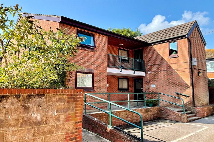1 Bedroom Flat For Sale In Kingsford Court, Coombe Valley Road, Dover, CT17
