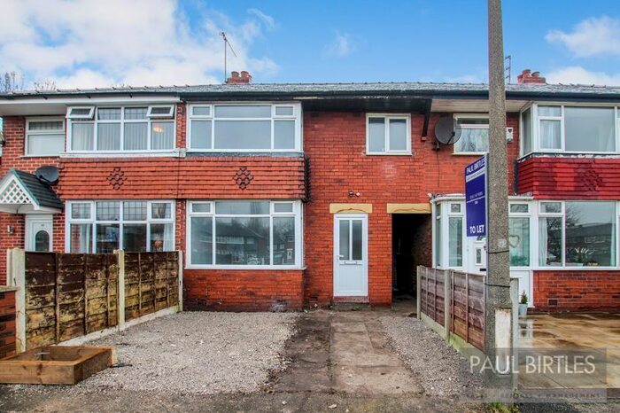 3 Bedroom Semi-Detached House To Rent In Amersham Close, Davyhulme, Trafford, M41