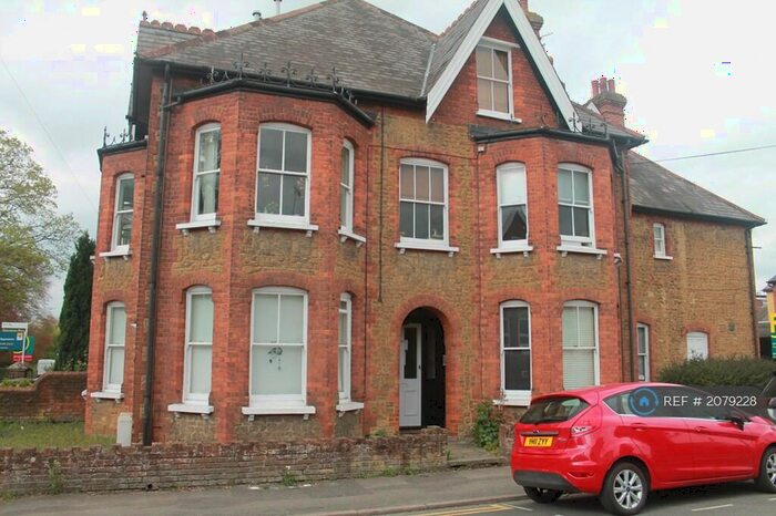 Studio To Rent In York Road, Guildford, GU1