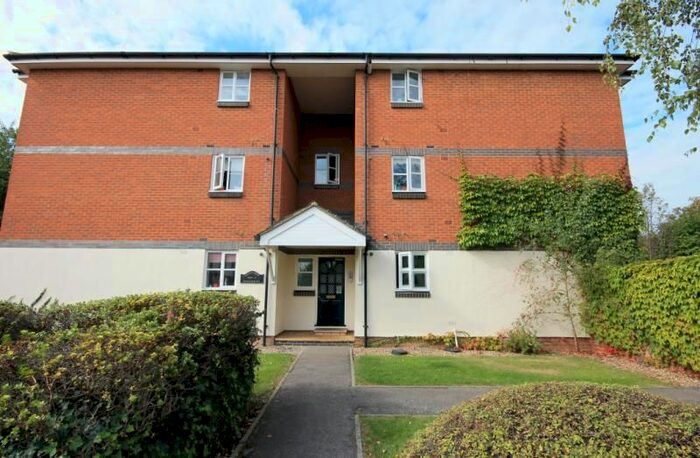 2 Bedroom Flat To Rent In Shire Horse Way, Isleworth, TW7