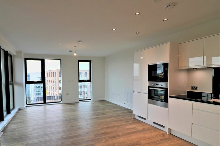 3 Bedroom Flat To Rent In Baronet House, Regency Heights, Park Lake Drive, Park Royal, London, NW10